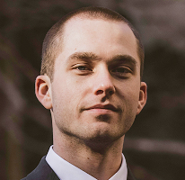 Thomas Whitfield, analyste en trading et expert du marché crypto, portrait