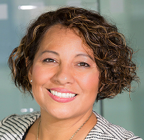 Claire Ashford, responsable de la conformité et experte financière, portrait